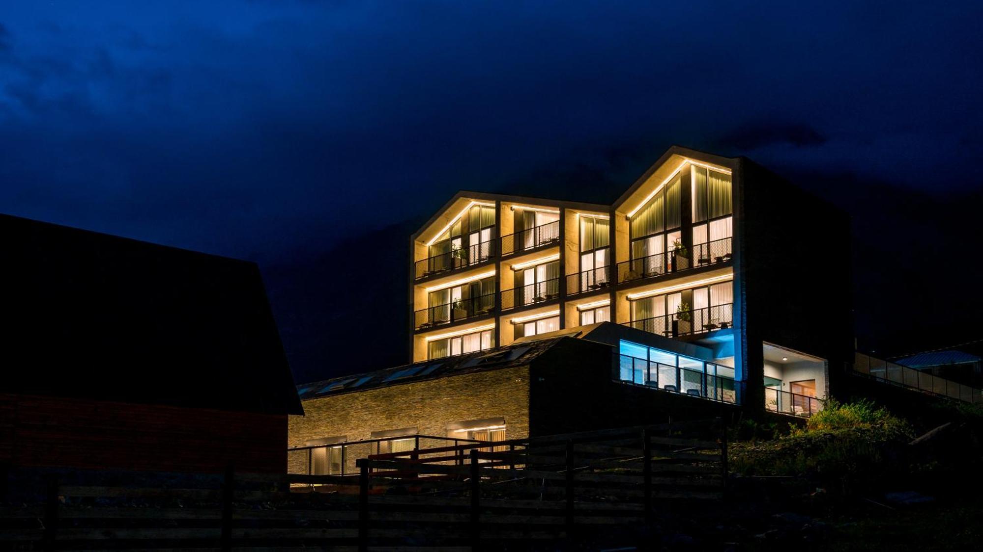 Step Inn - Kazbegi Exterior photo